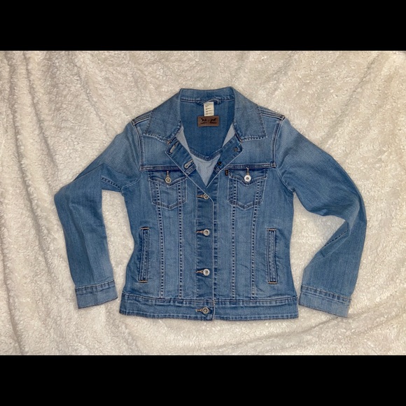 Levi's Jackets & Blazers - Levi’s Jean Jacket